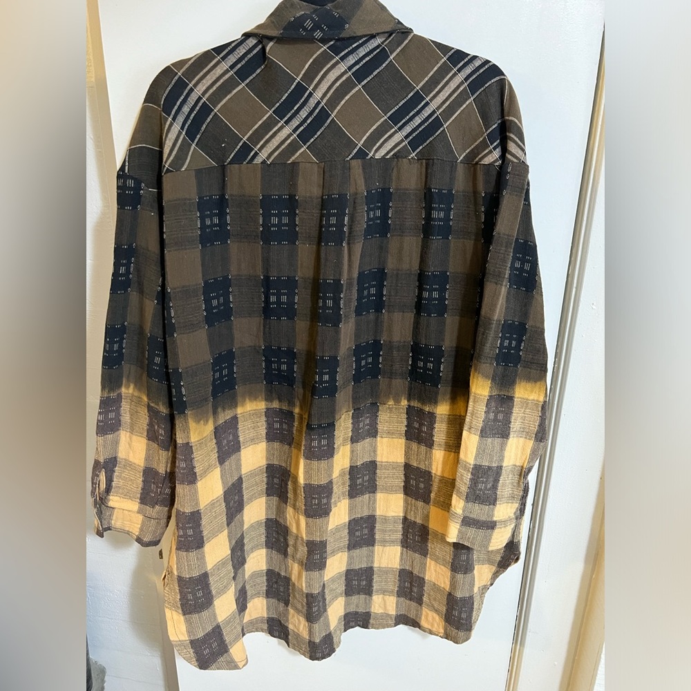 High low flannel - Picture 2 of 3